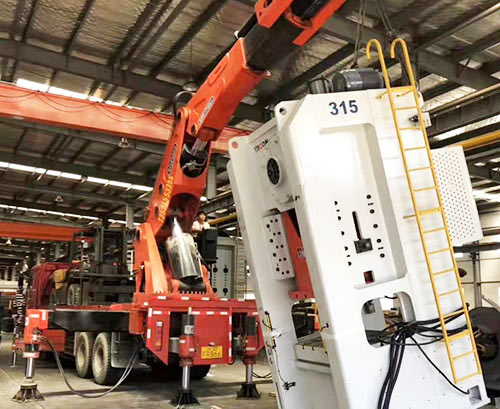 湖州附近随车吊出租，轻松解决运输难题